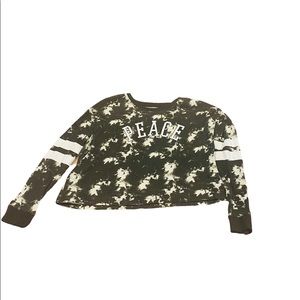 Black and white sweatshirt size XL